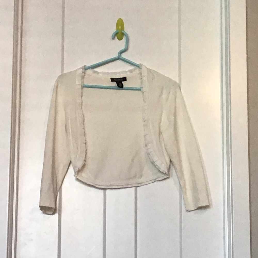 Cute cropped sweater with fringe